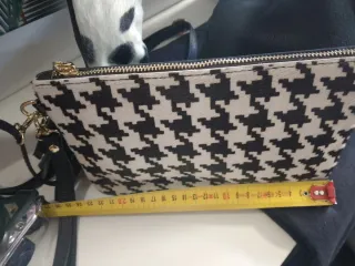 Tracolla in pelle e cappellino