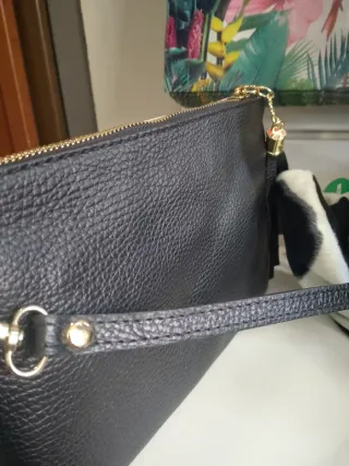 Tracolla in pelle e cappellino