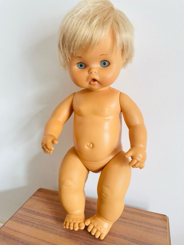 Muñeco Famosa Puly Bebé Rubia Ojos Azules