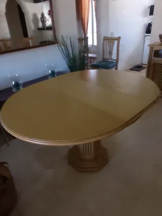 Mesa d comedor redonda extensible en madera marfil