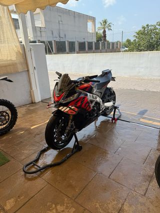 Aprilla tuono v4 1100 factory (2024)