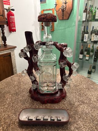 Botella de cristal con chupitos