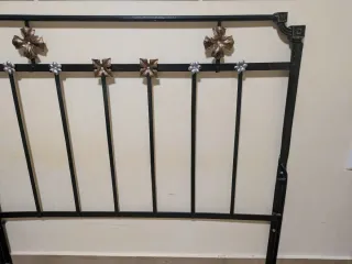 Antiguo cabecero de forja