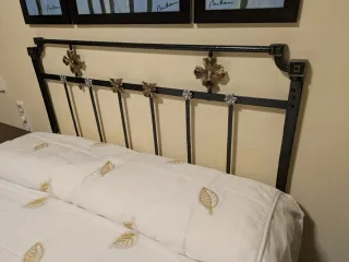 Antiguo cabecero de forja