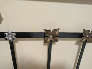 Antiguo cabecero de forja