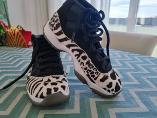 Nike Jordan animals instinct, Mujer