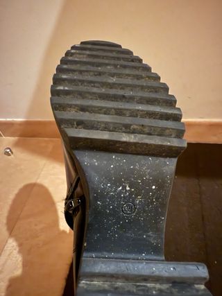 Botas negras con cordones y plataforma