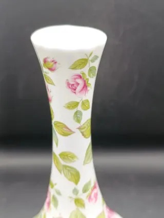 Jarrón Porcelana Inglesa Queen's Rosas