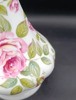 Jarrón Porcelana Inglesa Queen's Rosas