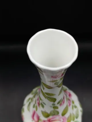 Jarrón Porcelana Inglesa Queen's Rosas