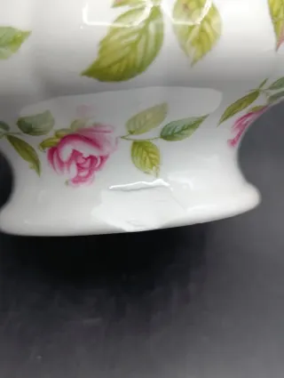 Jarrón Porcelana Inglesa Queen's Rosas