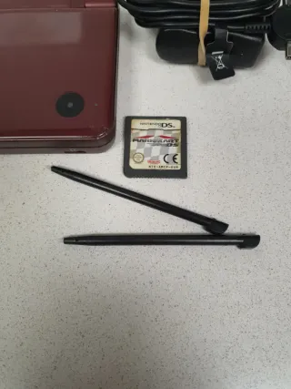 Nintendo DSi XL Cereza + Accesorios