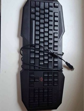 Conjunto Novo – Teclado Gaming + Webcam Trust