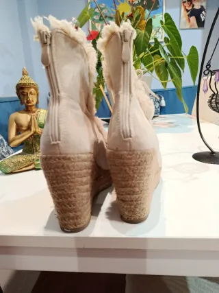 Botines cuña beige con pelo