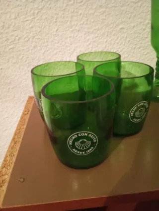 Juego de copas y vasos