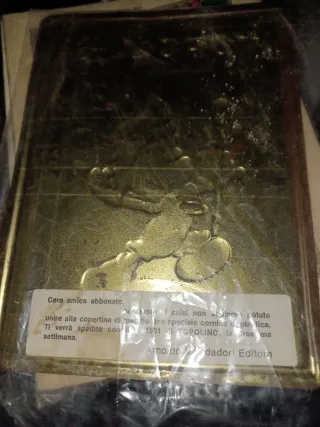 Lote 85 Fumetti Topolino con placca in metallo