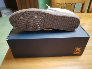 Zapatillas unisex Múnich, color blanco y negro