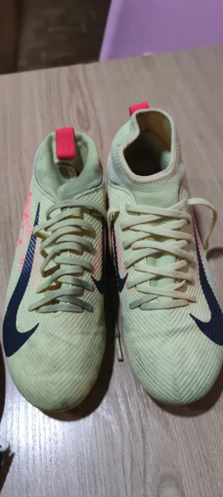 Zapatillas Nike Futbol Talla 36 tacos