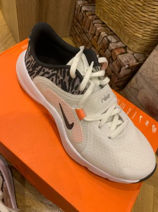 Zapatillas nike in season naranjas print