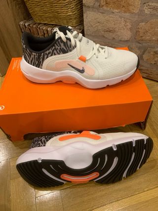 Zapatillas nike in season naranjas print