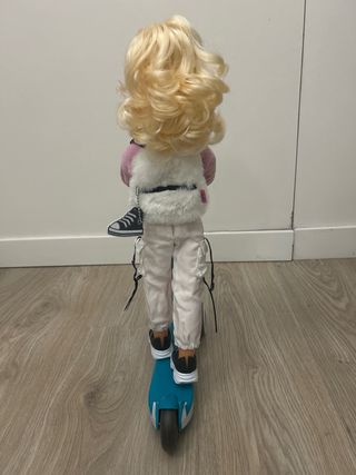 Nancy Patinete Azul y Blanco