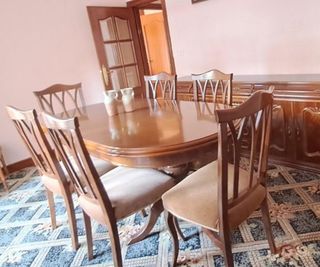 Mesa Comedor con juego de Sillas.