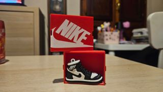 Cajita Nike con Mini Zapatilla Jordan 1