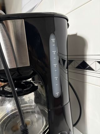 Cafetera Aigostar Negra con Jarra