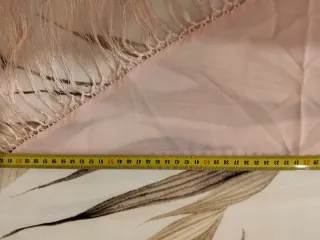 Mantón de niña con flecos