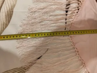 Mantón de niña con flecos