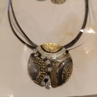 Gargantilla y colgante nuevo bisutería calidad.