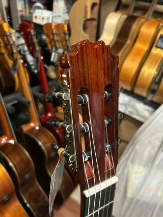 Guitarra flamenca amplificada