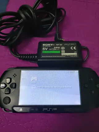 PSP 1000 Negra con UMD y Tarjeta 8GB