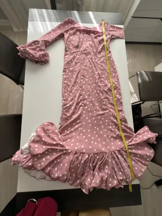 Traje de flamenca rosa empolvado con lunares