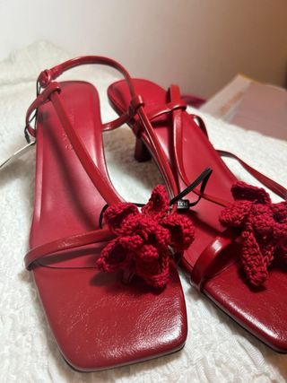 Sandalias Pull&Bear rojas flor crochet T.39