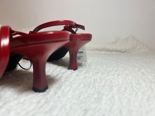 Sandalias Pull&Bear rojas flor crochet T.39