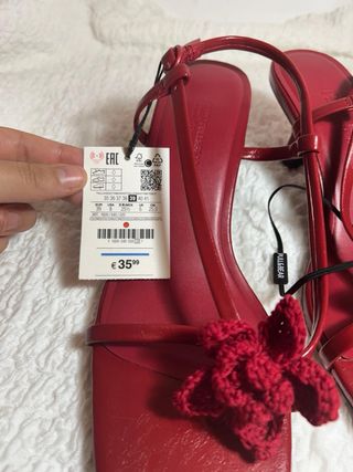 Sandalias Pull&Bear rojas flor crochet T.39