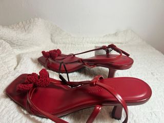 Sandalias Pull&Bear rojas flor crochet T.39