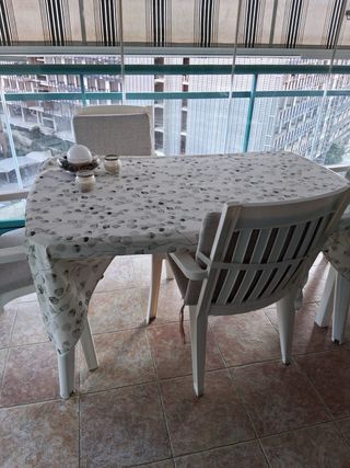 Mesa y 4 Sillas Comedor Exterior