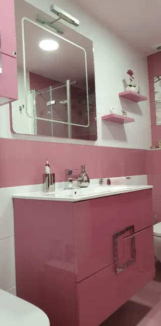 Mueble de baño lacado suspendido y espejo