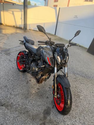 Yamaha MT-07 Negra y Roja
