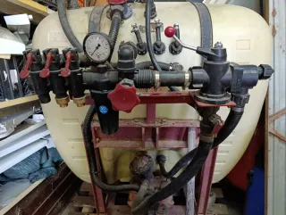 Pulverizador Hardi 600L com comandos novos sem uso