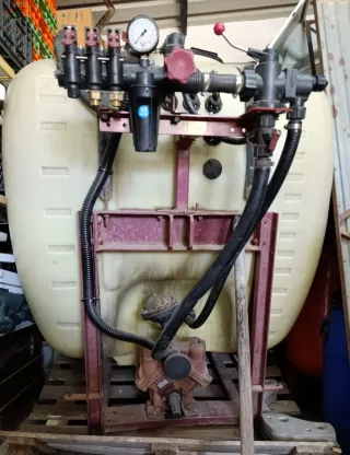 Pulverizador Hardi 600L com comandos novos sem uso
