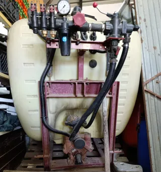 Pulverizador Hardi 600L com comandos novos sem uso