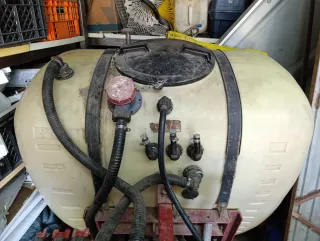 Pulverizador Hardi 600L com comandos novos sem uso