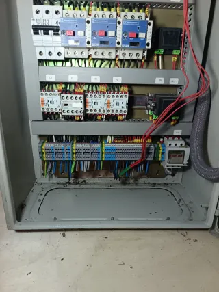 Panel electrico con cableado