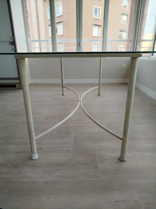 Mesa comedor cristal y metal beige