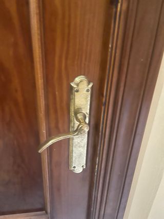 Puerta de madera ciega. 120 euros cada una. (2)