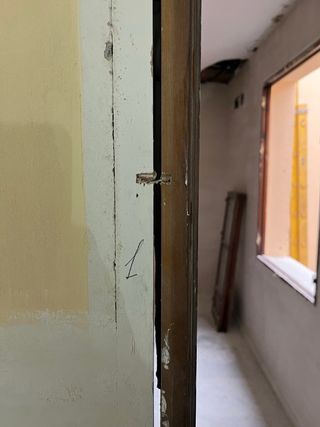 Puerta de madera ciega. 120 euros cada una. (2)
