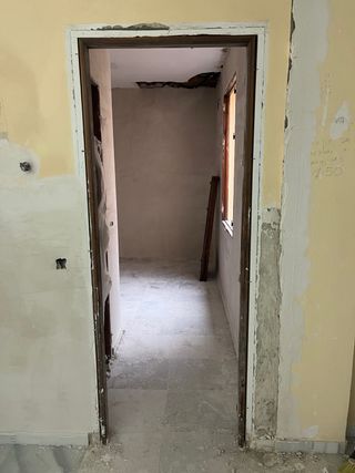 Puerta de madera ciega. 120 euros cada una. (2)